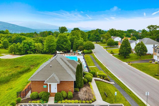 2120 River Oaks DR, Salem, VA 24153