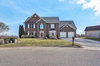 2120 River Oaks DR, Salem, VA 24153