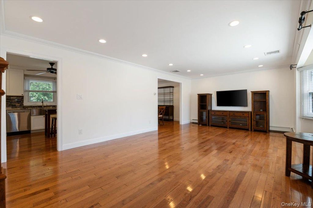 711 Koelbel Court, Baldwin, NY 11510 — photo 3