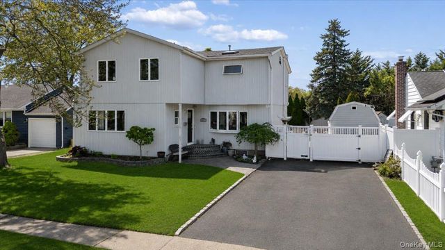 44 E End Avenue, Hicksville, NY 11801