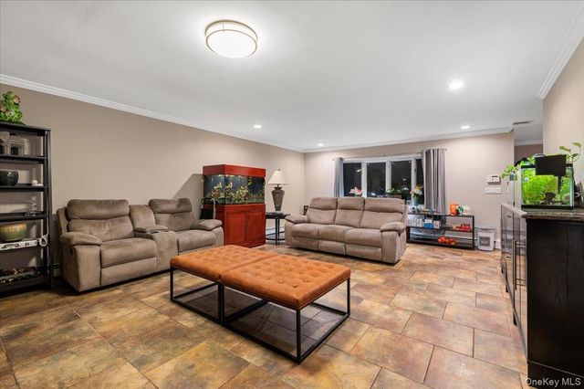 44 E End Avenue, Hicksville, NY 11801