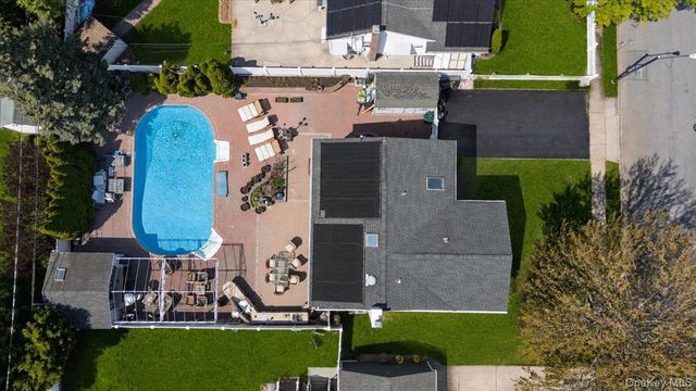 44 E End Avenue, Hicksville, NY 11801