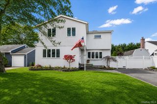 44 E End Avenue, Hicksville, NY 11801