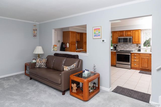 9026 Woodside Road, Salem Township, MI 48167