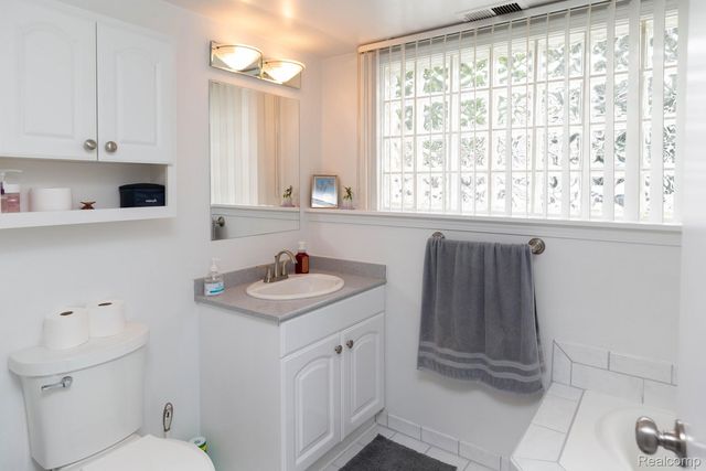 9026 Woodside Road, Salem Township, MI 48167