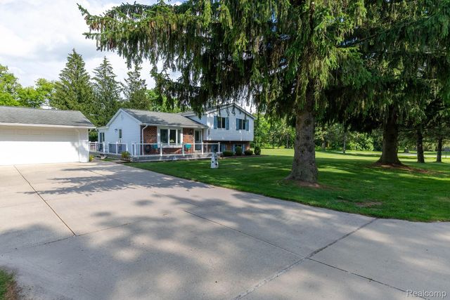 9026 Woodside Road, Salem Township, MI 48167
