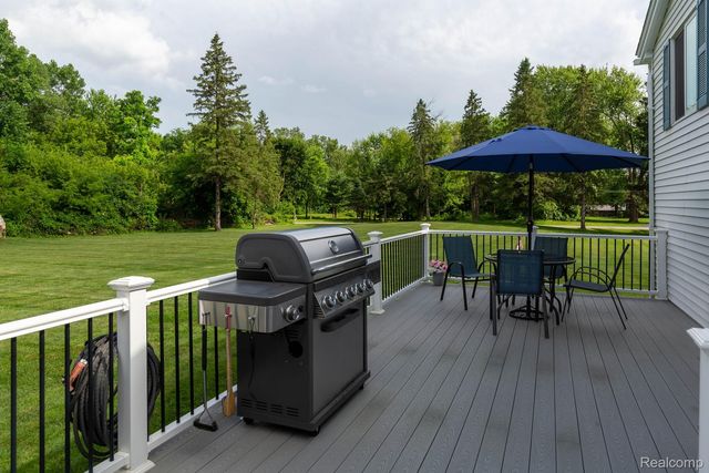 9026 Woodside Road, Salem Township, MI 48167