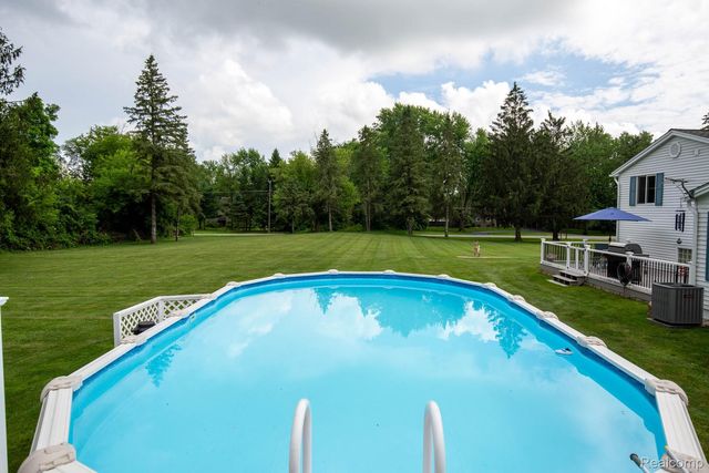 9026 Woodside Road, Salem Township, MI 48167