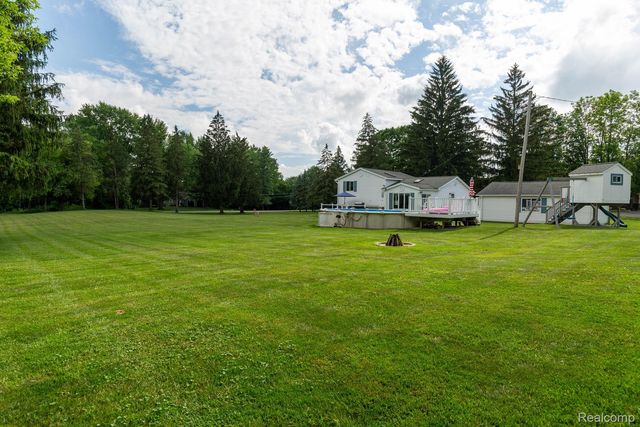9026 Woodside Road, Salem Township, MI 48167