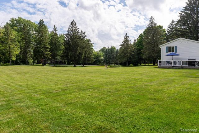 9026 Woodside Road, Salem Township, MI 48167
