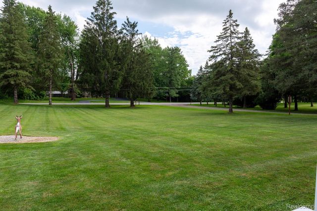 9026 Woodside Road, Salem Township, MI 48167