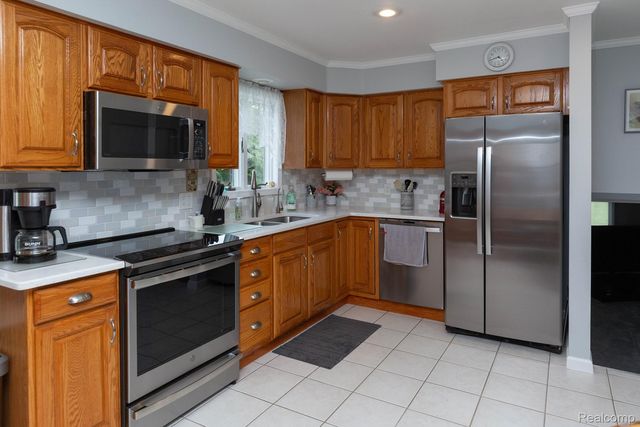 9026 Woodside Road, Salem Township, MI 48167