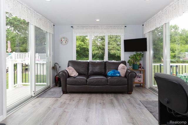 9026 Woodside Road, Salem Township, MI 48167