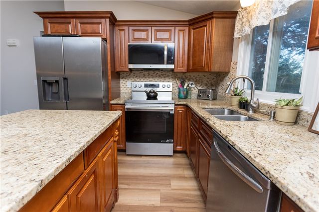 986 Knotty Oak Road, Coventry, RI 02816