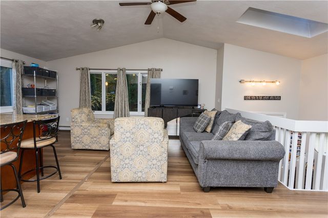 986 Knotty Oak Road, Coventry, RI 02816