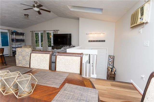 986 Knotty Oak Road, Coventry, RI 02816
