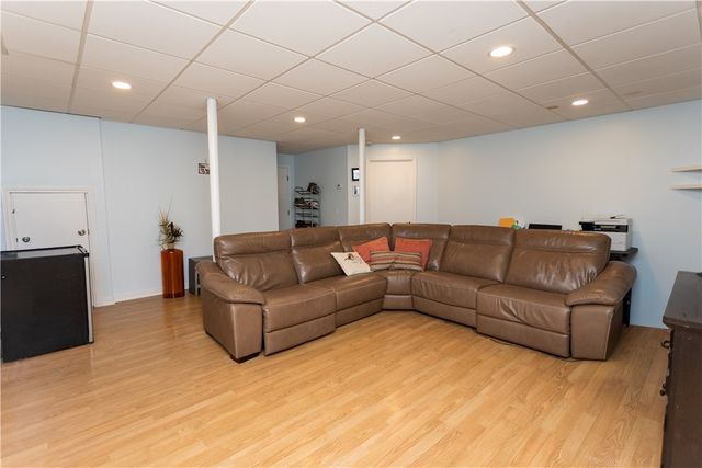 986 Knotty Oak Road, Coventry, RI 02816