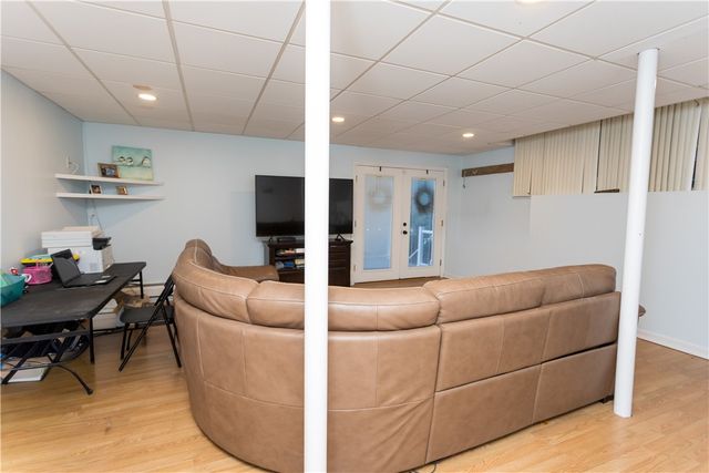 986 Knotty Oak Road, Coventry, RI 02816