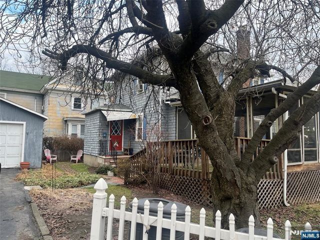 1332 River Road, Edgewater, NJ 07020