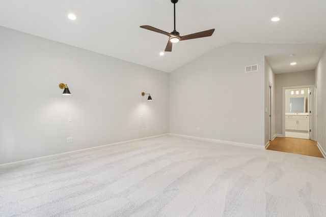 0S360 Kellar Square, Geneva, IL 60134