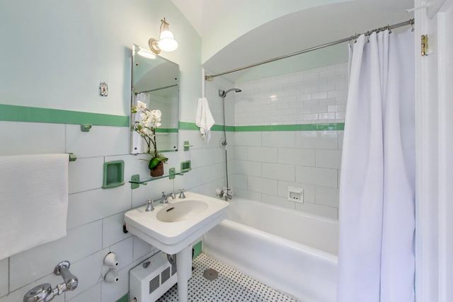 222 E Chestnut Street 9D, Chicago, IL 60611