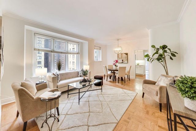 222 E Chestnut Street 9D, Chicago, IL 60611
