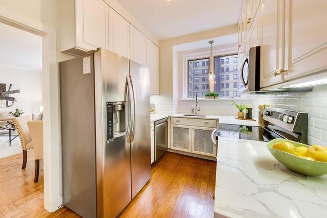 222 E Chestnut Street 9D, Chicago, IL 60611