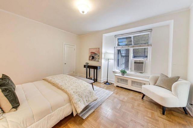 222 E Chestnut Street 9D, Chicago, IL 60611