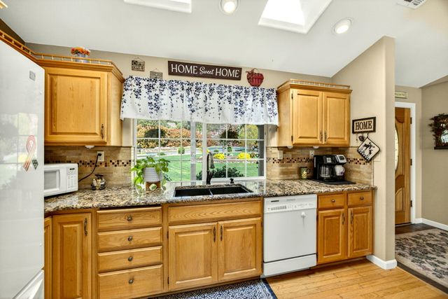 221 Lauer Way, Grants Pass, OR 97526