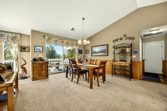 221 Lauer Way, Grants Pass, OR 97526