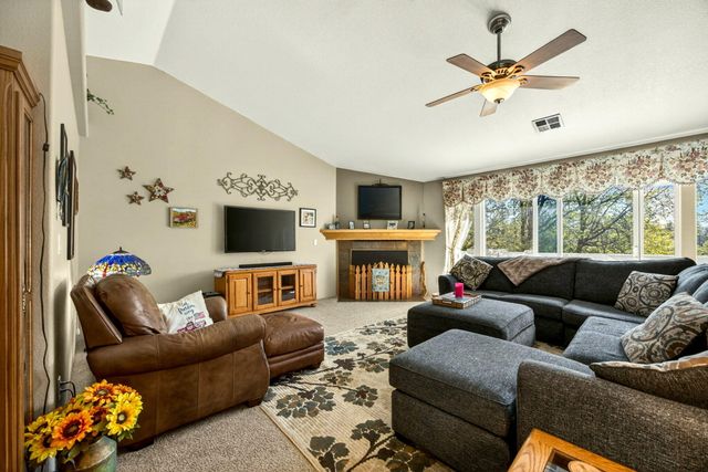 221 Lauer Way, Grants Pass, OR 97526