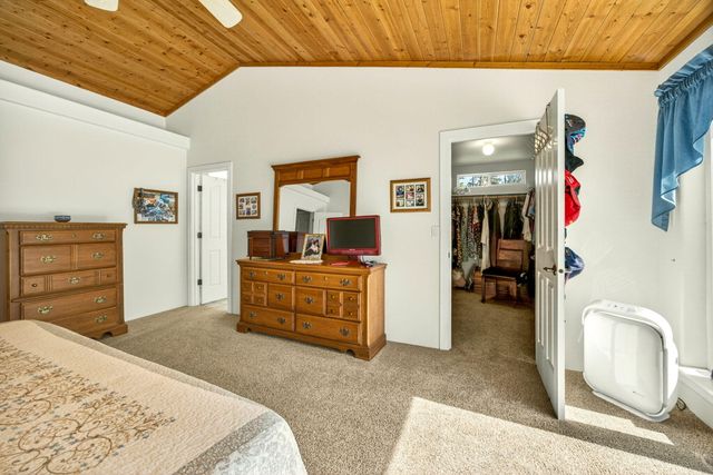 221 Lauer Way, Grants Pass, OR 97526