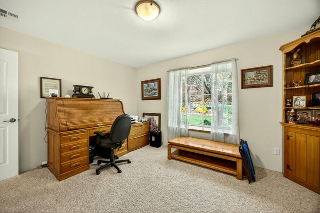 221 Lauer Way, Grants Pass, OR 97526