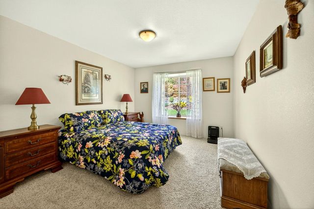 221 Lauer Way, Grants Pass, OR 97526