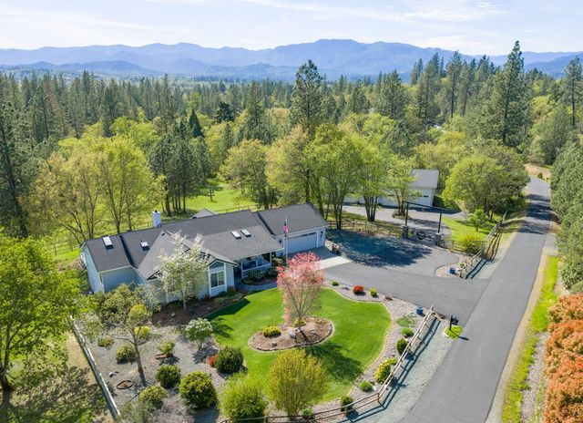 221 Lauer Way, Grants Pass, OR 97526