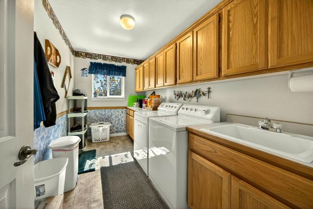 221 Lauer Way, Grants Pass, OR 97526