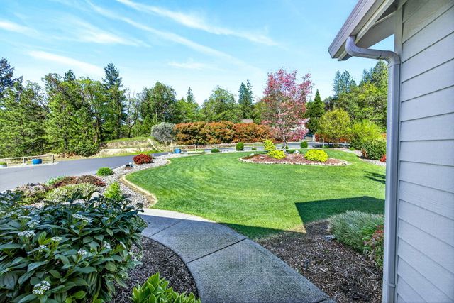 221 Lauer Way, Grants Pass, OR 97526