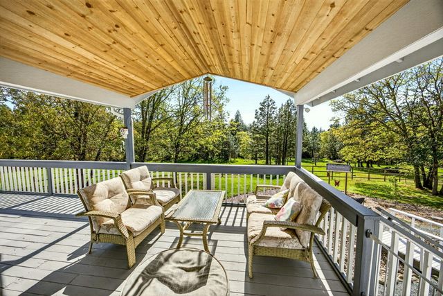 221 Lauer Way, Grants Pass, OR 97526