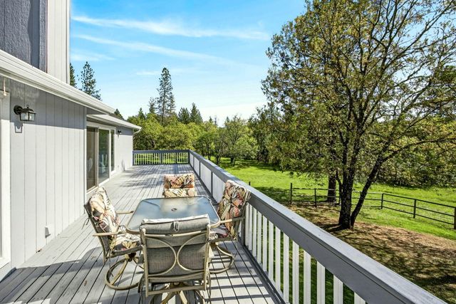 221 Lauer Way, Grants Pass, OR 97526