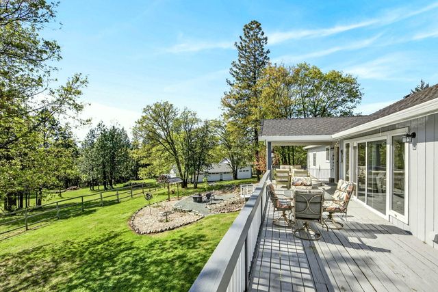 221 Lauer Way, Grants Pass, OR 97526