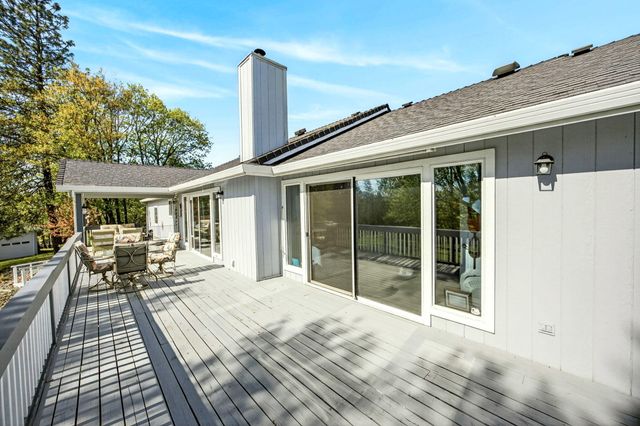 221 Lauer Way, Grants Pass, OR 97526