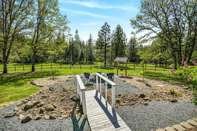 221 Lauer Way, Grants Pass, OR 97526