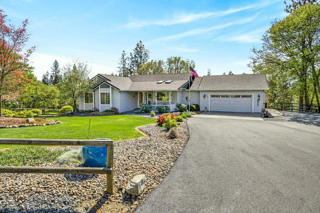 221 Lauer Way, Grants Pass, OR 97526