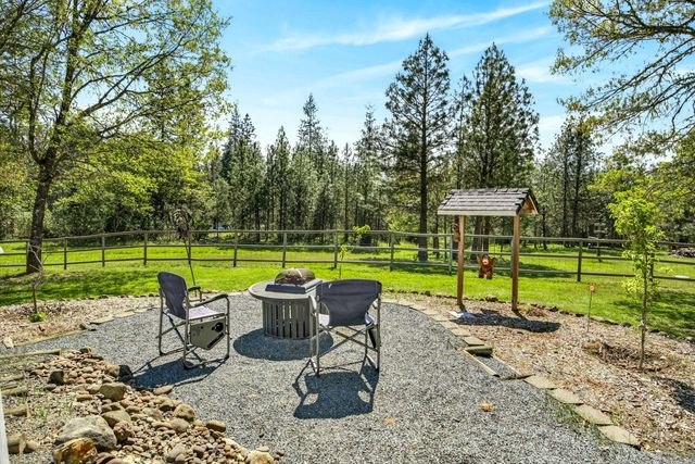 221 Lauer Way, Grants Pass, OR 97526