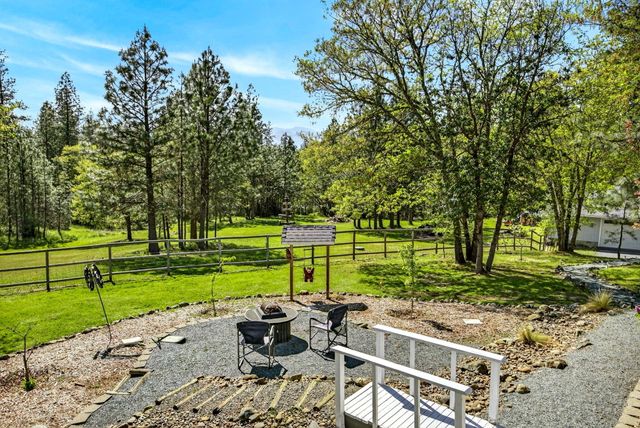 221 Lauer Way, Grants Pass, OR 97526