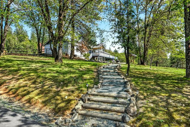 221 Lauer Way, Grants Pass, OR 97526