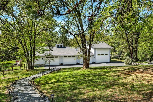 221 Lauer Way, Grants Pass, OR 97526