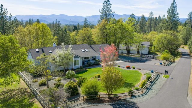 221 Lauer Way, Grants Pass, OR 97526
