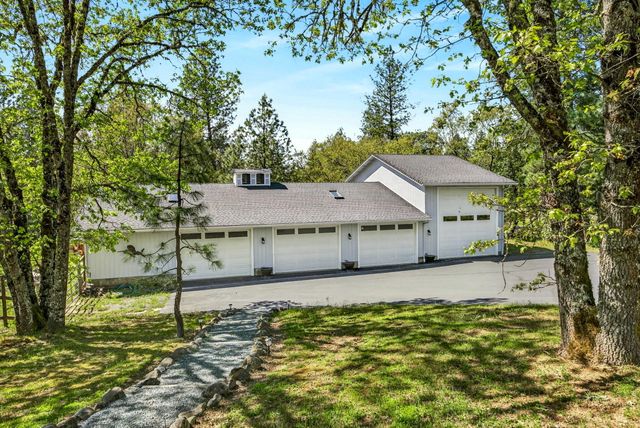 221 Lauer Way, Grants Pass, OR 97526
