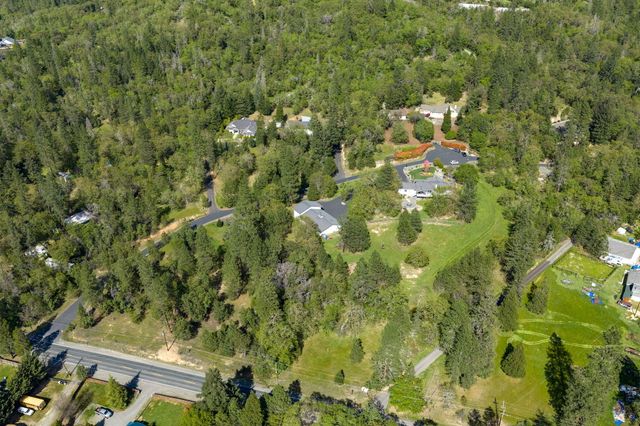 221 Lauer Way, Grants Pass, OR 97526